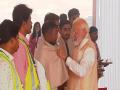 PM Modi honours workers who built new Parliament building - Hindi News | PM Modi honours workers who built new Parliament building | Latest politics News at Lokmattimes.com