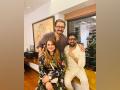 Aamir Khan poses with Kapil Sharma, his wife Ginni - Hindi News | Aamir Khan poses with Kapil Sharma, his wife Ginni | Latest entertainment News at Lokmattimes.com