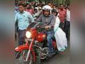 West Bengal CM rides pillion on bike in Kolkata during march in wrestlers' support - Hindi News | West Bengal CM rides pillion on bike in Kolkata during march in wrestlers' support | Latest politics News at Lokmattimes.com