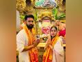 Vicky Kaushal, Sara Ali Khan offer prayers at Siddhivinayak Temple following 'Zara Hatke Zara Bachke' success - Hindi News | Vicky Kaushal, Sara Ali Khan offer prayers at Siddhivinayak Temple following 'Zara Hatke Zara Bachke' success | Latest entertainment News at Lokmattimes.com