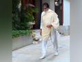 Amitabh Bachchan reveals why he greets his fans barefeet - Hindi News | Amitabh Bachchan reveals why he greets his fans barefeet | Latest entertainment News at Lokmattimes.com