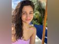 Alia Bhatt drops her no-makeup look in new selfie - Hindi News | Alia Bhatt drops her no-makeup look in new selfie | Latest entertainment News at Lokmattimes.com