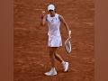 French Open: Iga Swiatek downs Beatriz Haddad Maia to book spot in final - Hindi News | French Open: Iga Swiatek downs Beatriz Haddad Maia to book spot in final | Latest tennis News at Lokmattimes.com