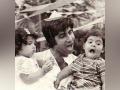 Amitabh Bachchan shares childhood picture of Twinkle Khanna with Shweta Bachchan - Hindi News | Amitabh Bachchan shares childhood picture of Twinkle Khanna with Shweta Bachchan | Latest entertainment News at Lokmattimes.com