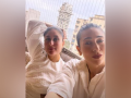 Karisma shares throwback picture with Kareena, fans want to know who Bebo was stalking - Hindi News | Karisma shares throwback picture with Kareena, fans want to know who Bebo was stalking | Latest entertainment News at Lokmattimes.com