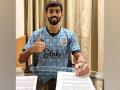 Mumbai City FC ropes in Akash Mishra for undisclosed fee - Hindi News | Mumbai City FC ropes in Akash Mishra for undisclosed fee | Latest football News at Lokmattimes.com