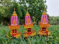 Odisha-based miniature artist crafts eco-friendly chariots of holy trinity ahead of Jagannath Puri Rath Yatra - Hindi News | Odisha-based miniature artist crafts eco-friendly chariots of holy trinity ahead of Jagannath Puri Rath Yatra | Latest national News at Lokmattimes.com
