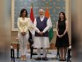 PM Modi meets prominent Egyptian Yoga instructors in Cairo - Hindi News | PM Modi meets prominent Egyptian Yoga instructors in Cairo | Latest international News at Lokmattimes.com