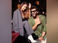 Malaika Arora lits up boyfriend Arjun Kapoor's birthday bash with her dance on 'Chaiyya Chaiyya' - Hindi News | Malaika Arora lits up boyfriend Arjun Kapoor's birthday bash with her dance on 'Chaiyya Chaiyya' | Latest entertainment News at Lokmattimes.com