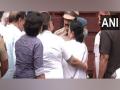 West Bengal CM Mamata arrives at SSKM Hospital after her helicopter makes emergency landing - Hindi News | West Bengal CM Mamata arrives at SSKM Hospital after her helicopter makes emergency landing | Latest national News at Lokmattimes.com