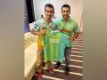 Yuzvendra Chahal receives Mumba Masters jersey in a touching gesture - Hindi News | Yuzvendra Chahal receives Mumba Masters jersey in a touching gesture | Latest other-sports News at Lokmattimes.com