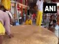 Rajasthan: Mahabhog of 2,700 kg bread offered at Siddha Peeth Balaji Temple - Hindi News | Rajasthan: Mahabhog of 2,700 kg bread offered at Siddha Peeth Balaji Temple | Latest national News at Lokmattimes.com