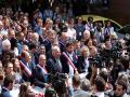 Hundreds march in support of French mayor whose house was attacked by burning car - Hindi News | Hundreds march in support of French mayor whose house was attacked by burning car | Latest international News at Lokmattimes.com