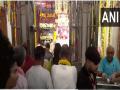 Devotees throng temples to offer prayers on first Monday of Sawan - Hindi News | Devotees throng temples to offer prayers on first Monday of Sawan | Latest national News at Lokmattimes.com