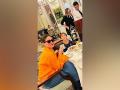 Italy Vibes: Kareena Kapoor, son Taimur enjoy beach volleyball match - Hindi News | Italy Vibes: Kareena Kapoor, son Taimur enjoy beach volleyball match | Latest entertainment News at Lokmattimes.com