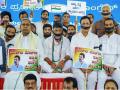 Karnataka Congress holds silent protests against Centre over alleged bank frauds - Hindi News | Karnataka Congress holds silent protests against Centre over alleged bank frauds | Latest politics News at Lokmattimes.com