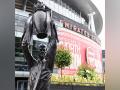 Arsenal unveils Arsene Wenger's statue outside Emirates Stadium to celebrate legendary manager's contributions - Hindi News | Arsenal unveils Arsene Wenger's statue outside Emirates Stadium to celebrate legendary manager's contributions | Latest football News at Lokmattimes.com
