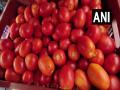 Centre further slashes retail tomato prices; to be now sold at Rs 50/kg - Hindi News | Centre further slashes retail tomato prices; to be now sold at Rs 50/kg | Latest business News at Lokmattimes.com