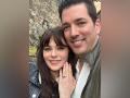 Jonathan Scott, Zooey Deschanel engaged, check out couple's post - Hindi News | Jonathan Scott, Zooey Deschanel engaged, check out couple's post | Latest entertainment News at Lokmattimes.com