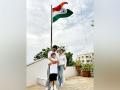 Independence Day 2023: Shah Rukh Khan hoists National Flag at his residence with Gauri, AbRam - Hindi News | Independence Day 2023: Shah Rukh Khan hoists National Flag at his residence with Gauri, AbRam | Latest entertainment News at Lokmattimes.com