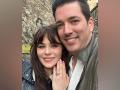 Zooey Deschanel gets engaged to Jonathan Scott - Hindi News | Zooey Deschanel gets engaged to Jonathan Scott | Latest entertainment News at Lokmattimes.com