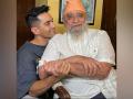 Former cricketer Bishan Singh Bedi appears in son Angad's film 'Ghoomer' - Hindi News | Former cricketer Bishan Singh Bedi appears in son Angad's film 'Ghoomer' | Latest entertainment News at Lokmattimes.com
