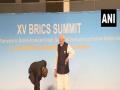 At BRICS Summit, PM Modi notices Tricolour on ground, picks it up; SA President Ramaphosa follows suit - Hindi News | At BRICS Summit, PM Modi notices Tricolour on ground, picks it up; SA President Ramaphosa follows suit | Latest international News at Lokmattimes.com