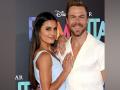 American choreographer Derek Hough marries Hayley Erbert in redwood forest - Hindi News | American choreographer Derek Hough marries Hayley Erbert in redwood forest | Latest entertainment News at Lokmattimes.com