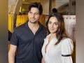 Sidharth Malhotra, Kiara Advani step out for dinner date in Bandra - Hindi News | Sidharth Malhotra, Kiara Advani step out for dinner date in Bandra | Latest entertainment News at Lokmattimes.com