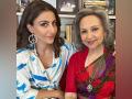 Soha Ali Khan’s picture with evergreen beauty Sharmila Tagore leaves fans in awe - Hindi News | Soha Ali Khan’s picture with evergreen beauty Sharmila Tagore leaves fans in awe | Latest entertainment News at Lokmattimes.com
