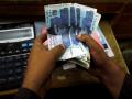 Devaluation of Pakistani rupee fuels inflation - Hindi News | Devaluation of Pakistani rupee fuels inflation | Latest international News at Lokmattimes.com