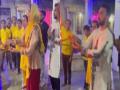 Shilpa Shetty, Raj Kundra offer prayer at Bagalmukhi Mata Temple in Agra - Hindi News | Shilpa Shetty, Raj Kundra offer prayer at Bagalmukhi Mata Temple in Agra | Latest entertainment News at Lokmattimes.com