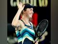 Australian Open: Top-ranked Iga Swiatek suffers shock exit after defeat to unseeded Linda Noskova - Hindi News | Australian Open: Top-ranked Iga Swiatek suffers shock exit after defeat to unseeded Linda Noskova | Latest tennis News at Lokmattimes.com