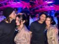 Watch: Javed Jaffery’s Daughter Alaviaa Poses With SRK at Anant-Radhika’s Pre-Wedding Bash - Hindi News | Watch: Javed Jaffery’s Daughter Alaviaa Poses With SRK at Anant-Radhika’s Pre-Wedding Bash | Latest entertainment News at Lokmattimes.com