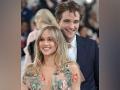 Robert Pattinson and Girlfriend Suki Waterhouse Welcome a Baby Girl (See Pics) - Hindi News | Robert Pattinson and Girlfriend Suki Waterhouse Welcome a Baby Girl (See Pics) | Latest entertainment News at Lokmattimes.com