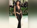 Met Gala 2024: Kendall Jenner dazzles in never-before-worn Alexander McQueen dress (Watch video) - Hindi News | Met Gala 2024: Kendall Jenner dazzles in never-before-worn Alexander McQueen dress (Watch video) | Latest entertainment News at Lokmattimes.com