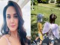 Preity Zinta drops cute pic of twin kids Gia and Jai as they enjoy 'morning walks' - Hindi News | Preity Zinta drops cute pic of twin kids Gia and Jai as they enjoy 'morning walks' | Latest entertainment News at Lokmattimes.com