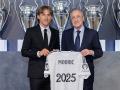 Croatian midfielder Luka Modric extends contract with Real Madrid untill 2025 - Hindi News | Croatian midfielder Luka Modric extends contract with Real Madrid untill 2025 | Latest football News at Lokmattimes.com
