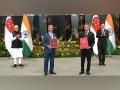 India, Singapore Sign MoUs on Digital Technology and Semiconductors, Strengthening Bilateral Cooperation (Watch Video) - Hindi News | India, Singapore Sign MoUs on Digital Technology and Semiconductors, Strengthening Bilateral Cooperation (Watch Video) | Latest international News at Lokmattimes.com