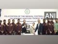 Mamata Banerjee felicitates Bengal football team after Santosh Trophy triumph - Hindi News | Mamata Banerjee felicitates Bengal football team after Santosh Trophy triumph | Latest football News at Lokmattimes.com