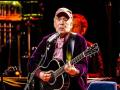 Singer Paul Simon cancels shows in Philadelphia last minute due to back pain - Hindi News | Singer Paul Simon cancels shows in Philadelphia last minute due to back pain | Latest entertainment News at Lokmattimes.com