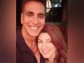 India vs England at Lord's: Bollywood couple Akshay Kumar, Twinkle Khanna spotted in the stands - Hindi News | India vs England at Lord's: Bollywood couple Akshay Kumar, Twinkle Khanna spotted in the stands | Latest entertainment News at Lokmattimes.com
