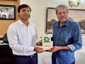 Kapil Dev meets Hockey India president Dilip Tirkey, lauds rise of Indian hockey talent - Hindi News | Kapil Dev meets Hockey India president Dilip Tirkey, lauds rise of Indian hockey talent | Latest hockey News at Lokmattimes.com