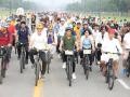 Mansukh Mandaviya cycles along with MPs in New Delhi as part of 'Fit India Sundays on Cycle' - Hindi News | Mansukh Mandaviya cycles along with MPs in New Delhi as part of 'Fit India Sundays on Cycle' | Latest other-sports News at Lokmattimes.com