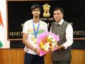 Mansukh Mandaviya felicitates India's historic medal winners at speed skating World Championships 2025 - Hindi News | Mansukh Mandaviya felicitates India's historic medal winners at speed skating World Championships 2025 | Latest other-sports News at Lokmattimes.com