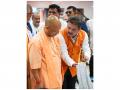 Uttar Pradesh CM Yogi Adityanath Ji Visits Ada Studio to Celebrate Chikankari Heritage - Hindi News | Uttar Pradesh CM Yogi Adityanath Ji Visits Ada Studio to Celebrate Chikankari Heritage | Latest business News at Lokmattimes.com