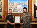 Chief of Army Staff facilitates Lt Col (Hony), actor Mohanlal for his support of Indian Army - Hindi News | Chief of Army Staff facilitates Lt Col (Hony), actor Mohanlal for his support of Indian Army | Latest entertainment News at Lokmattimes.com