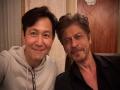 'Squid Game' star Lee Jung-jae, Shah Rukh Khan pose for rare selfie moment; actor says "honoured" - Hindi News | 'Squid Game' star Lee Jung-jae, Shah Rukh Khan pose for rare selfie moment; actor says "honoured" | Latest entertainment News at Lokmattimes.com