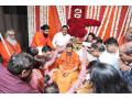 Mahamandaleshwar Kailashanand Giri met devotees at RPS 12th Avenue, Faridabad - Hindi News | Mahamandaleshwar Kailashanand Giri met devotees at RPS 12th Avenue, Faridabad | Latest business News at Lokmattimes.com