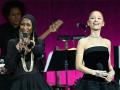 Cynthia Erivo steps in to protect Ariana Grande on 'Wicked: For Good' premiere in Singapore - Hindi News | Cynthia Erivo steps in to protect Ariana Grande on 'Wicked: For Good' premiere in Singapore | Latest entertainment News at Lokmattimes.com